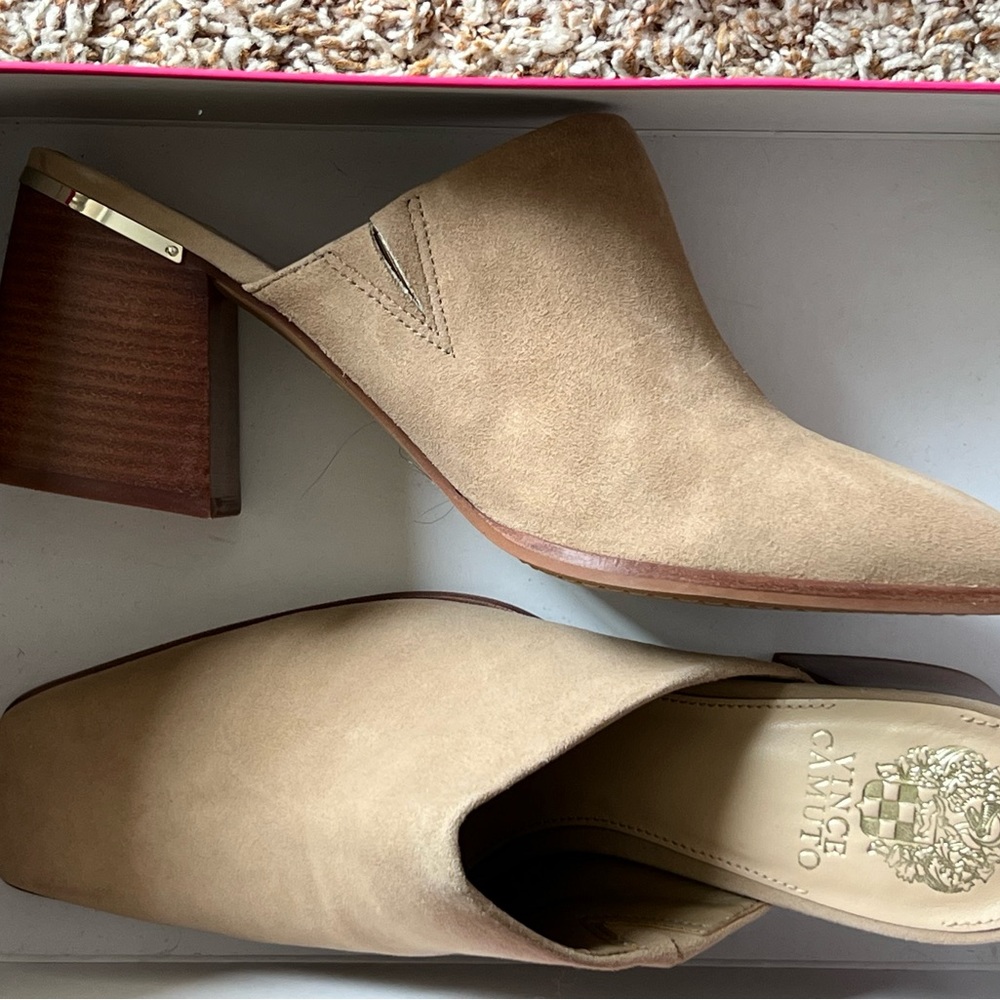 Gorgeous Tan Vince Camuto Mules - Picture 8 of 9